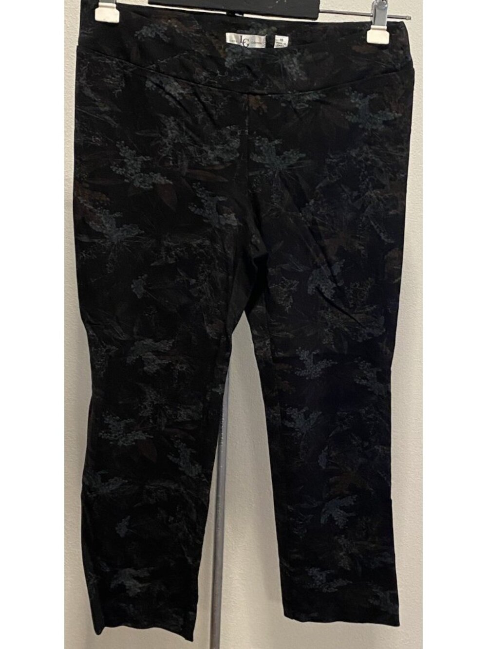 LG  Lena Gabrille Womens Size 16 Pull on Pants Dark Floral Stretch 34X28 Stretch